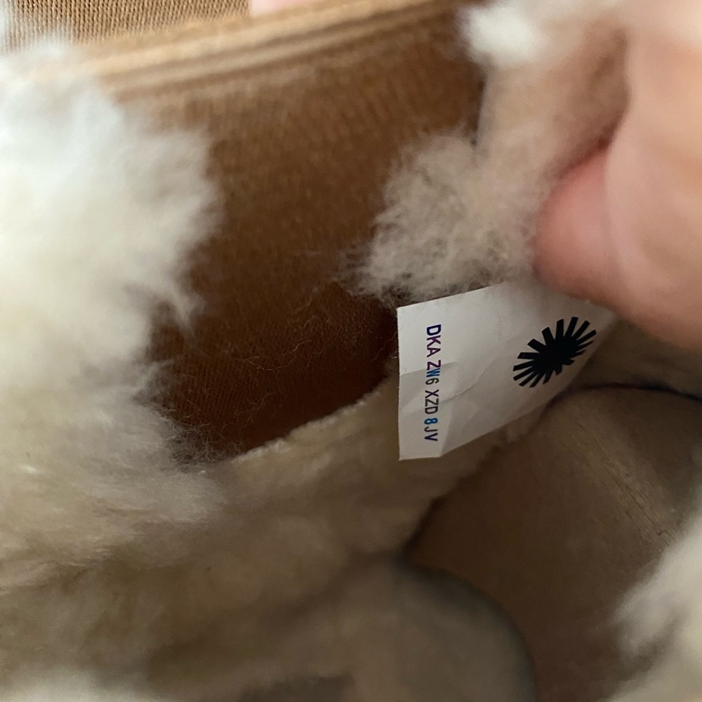 Ugg Neumel Logo Platform Chelsea booties in a size 6. Guaranteed authentic! - Picture 9 of 15